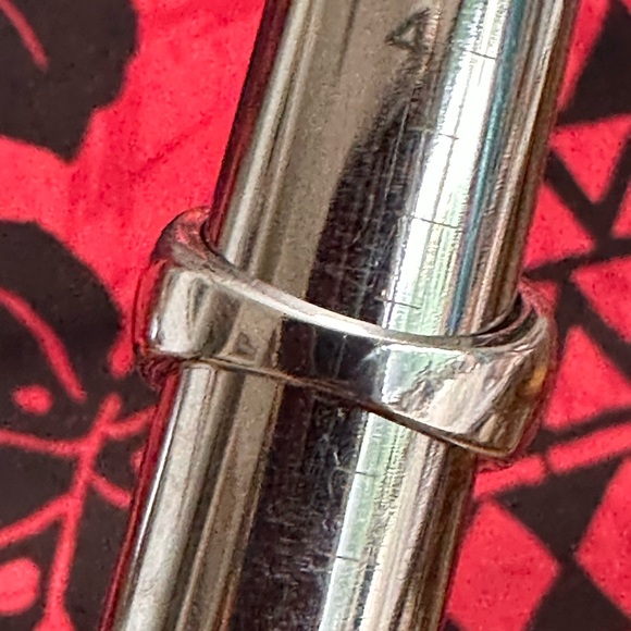 R48 Swarovski Crystal Silver Eternity Ring - Picture 3 of 3